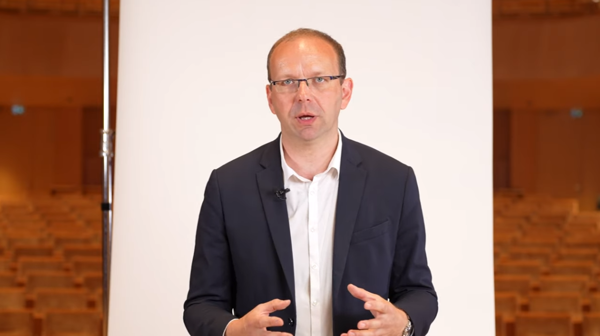 Lenno Uusküla x Tripod