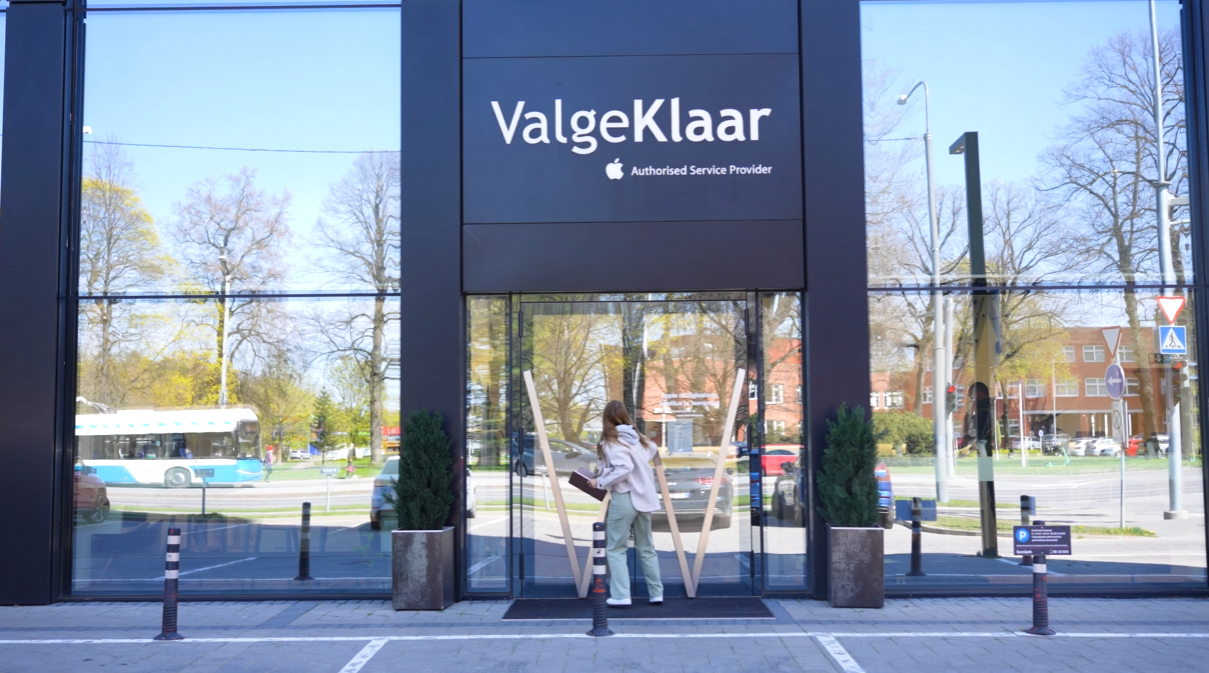 Valge Klaar x Saara Pius